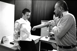 V režii Blažeje Ingra hrají Marta Chmelová-Vítů, Lenka Valachová a Jan Mazák (Foto divadlo Na zábradlí)