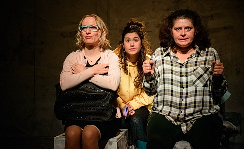 T. Branna, D. Šišková a N. Drabiščáková (Pod sněhem)