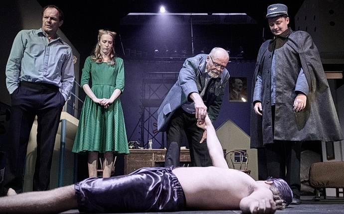 Oste sledovan vlaky (Divadlo Pod Palmovkou)