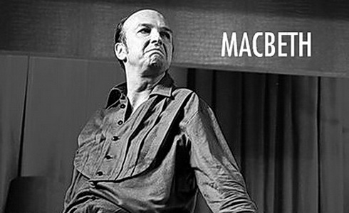 Jan Vondráček v titulní roli Macbetha