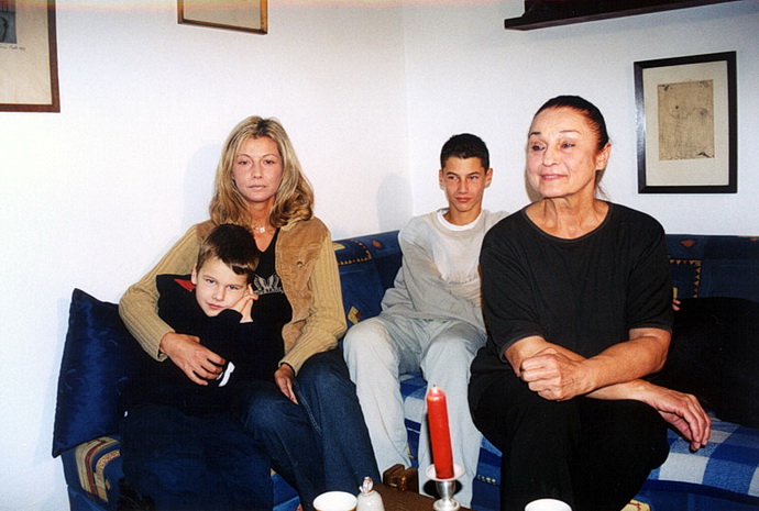 Potomci slavnch - Milo Kopeck - J. Kopeck s rodinou