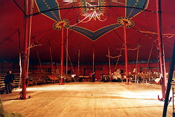 Cirkusov stan Compagnie Cahin-Caha