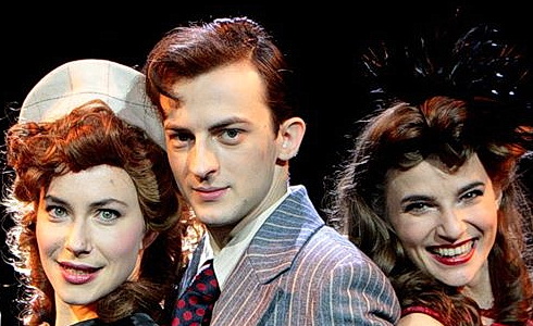 Zkouška kostýmů pro hru Zítra swing bude zníti všude