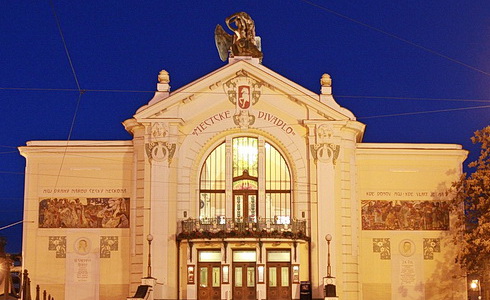 Budova Východočeského divadla