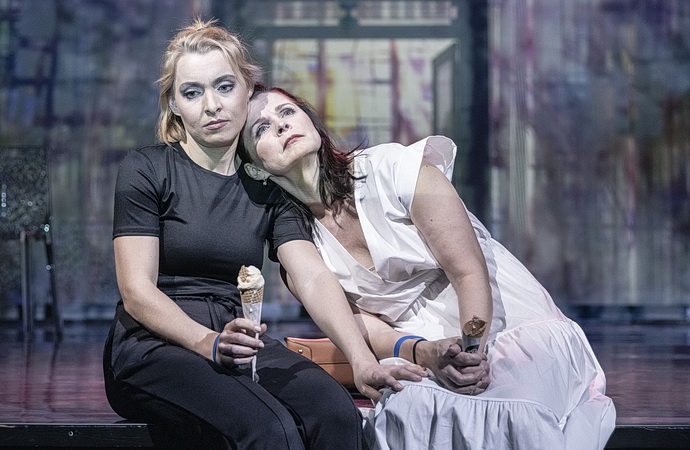 Eliška Lásková a Petra Janečková (Pořád jsem to já)