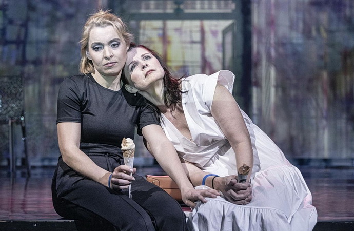 Eliška Lásková a Petra Janečková (Pořád jsem to já)