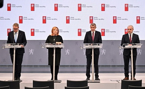 Premi�r A. Babi� a �lenov� jeho vl�dy na TK s J. St�edulou