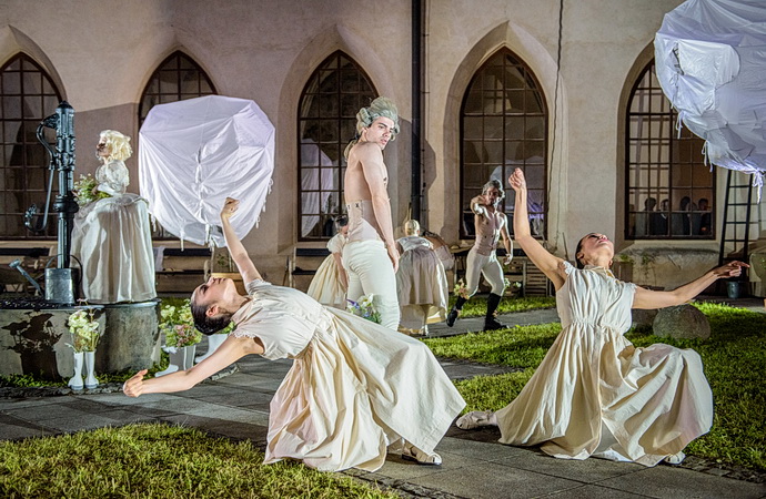 Nej�sp�n�j�� inscenace Loutna �esk�