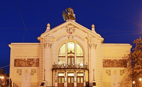 V�chodo�esk� divadlo Pardubice