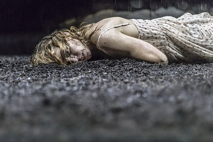 Billie Piper (Yerma)