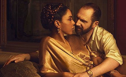 Ralph Fiennes a Sophie Okonedo