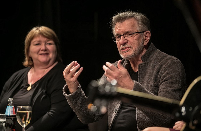 Petr Novotný s Janou Uherovou v pořadu Bez kostýmu (2018)