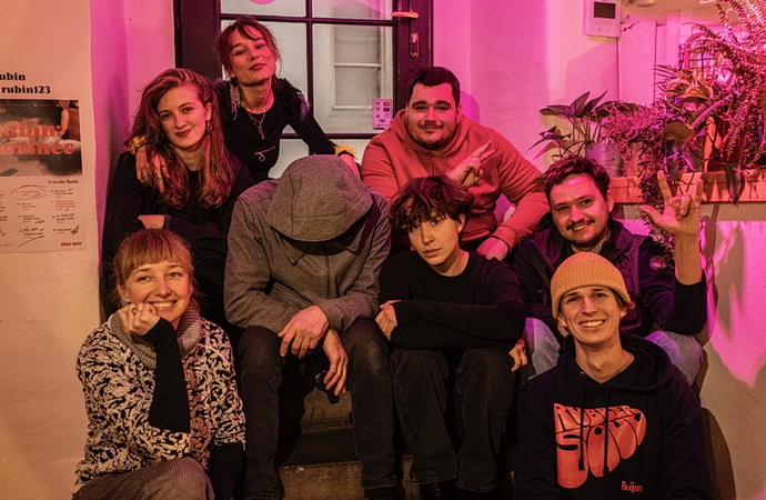 Tvrci s herci inscenace Fakani v A studiu Rubn 