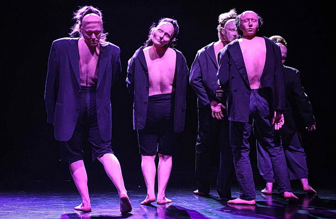 Cracks (Divadlo Continuo)