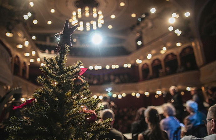 �t�drono�n� zp�v�n� v divadle v roce 2024