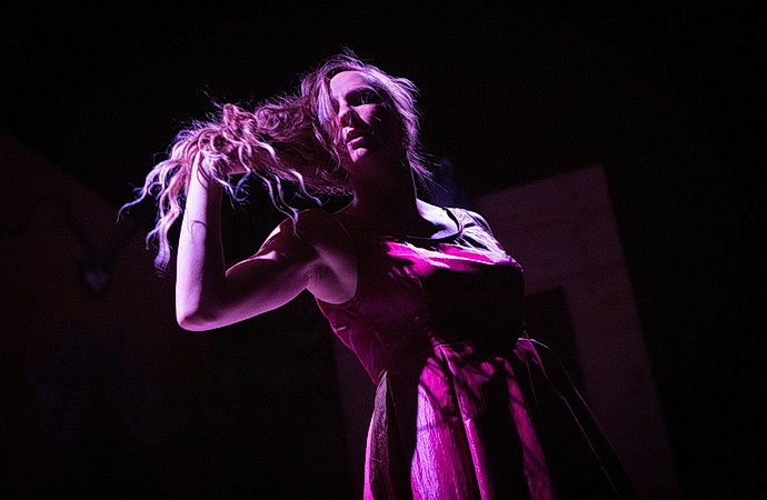 Mark�ta Holcmanov� (Nora)    