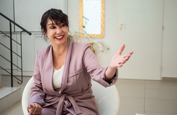 Nela Boudov� (Terapie)