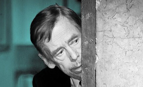 Vizu�l V�clav Havel nakukuje (Foto: Vojt�ch Herout)