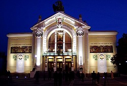 Vchodoesk divadlo Pardubice v novm svtle