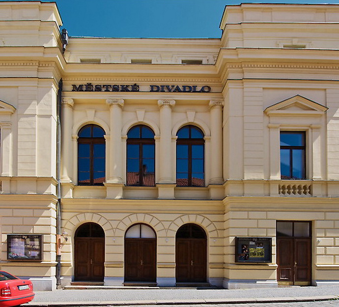 Mstsk divadlo Slan