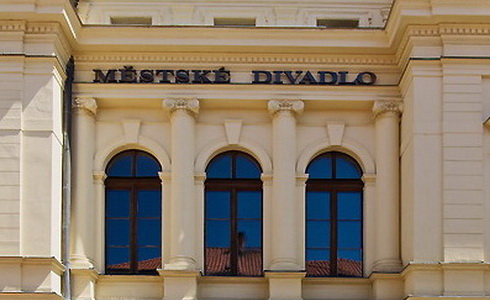 M�stsk� divadlo Slan�