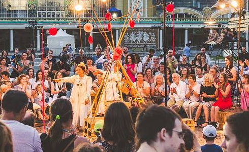 Festival Za dveřmi