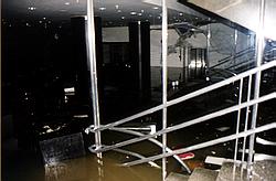Foyer divadla zatopen vodou (Foto archiv divadla)