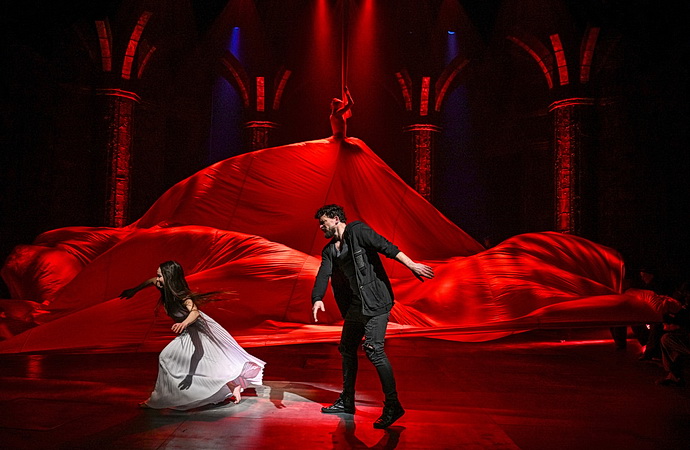Esther Mertová a Dušan Vitázek (Bastard)