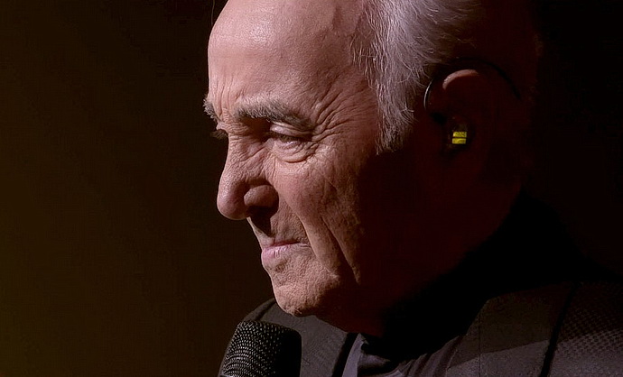 Charles Aznavour v Pai