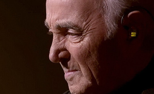Charles Aznavour v Pai