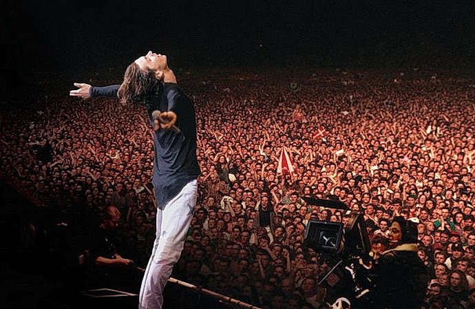 Michael Hutchence (INXS – Live Baby Live)
