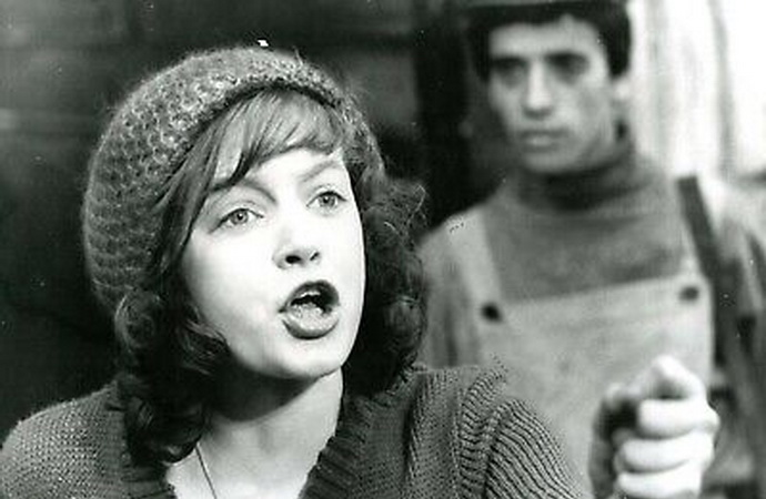 B. Arielová (Edith Piaf)