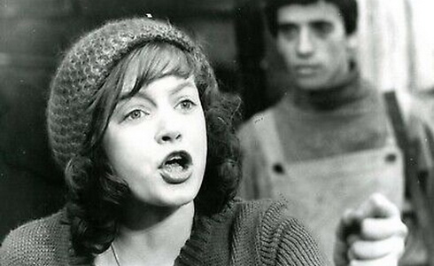 B. Arielová (Edith Piaf)