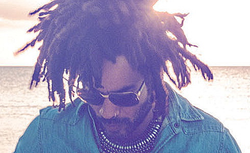 Lenny Kravitz na přebalu CD Raise Vibration
