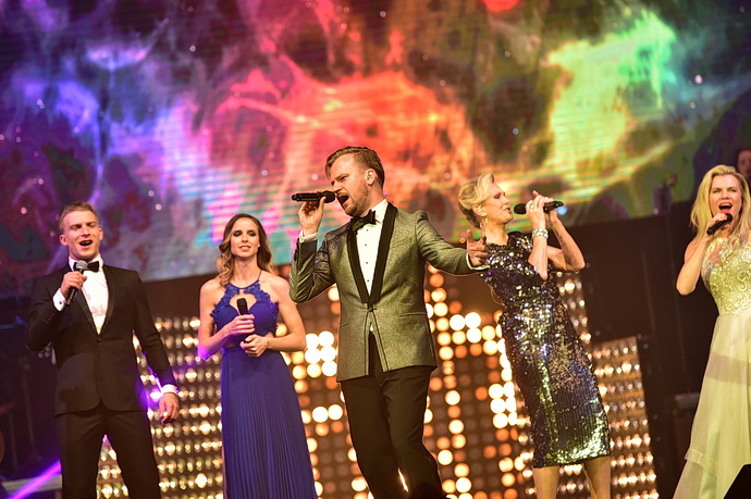 Finále show Od Lady Carneval k Draculovi