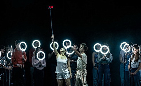 Muzik�l JAK op�t o��v�