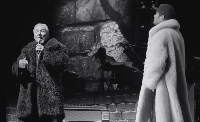Karel Gott a Leoš Mareš ve videoklipu Stále mlád