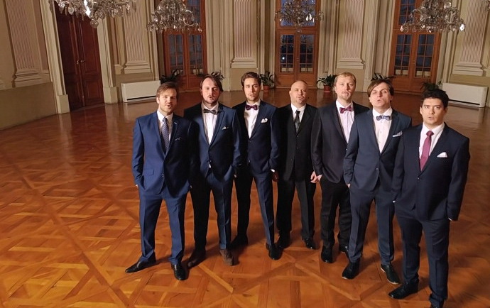 Poletíme? v videoklipu Pojď se mnou lásko má