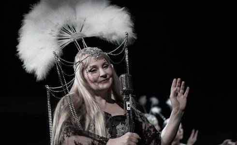Veronika Gajerová v inscenaci Sen čarovné noci
