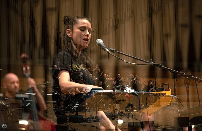 Lenka Dusilová s big bandem Cotatcha Orchestra