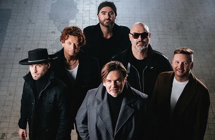 Michal Hr�za s kapelou