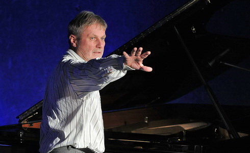 Zdenek Merta u klavíru