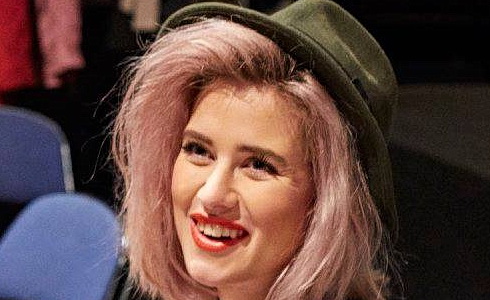 Emma Smetana na benefičním bazaru