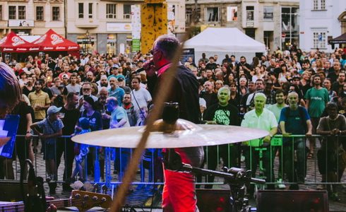 Hudba z iv ulice v Plzni