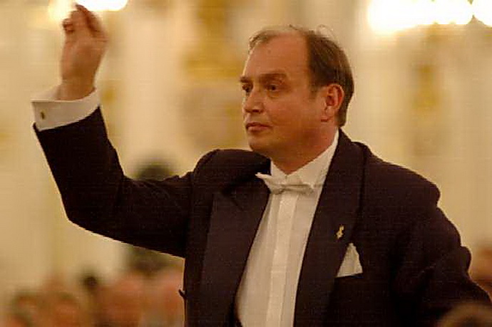 Dirigent Leo Svrovsk