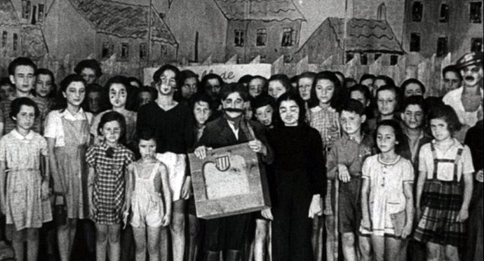Děti v Terezíně a nestvůra s knírkem