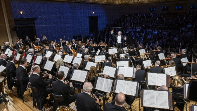 Franz Welser-Mst d eskou filharmonii