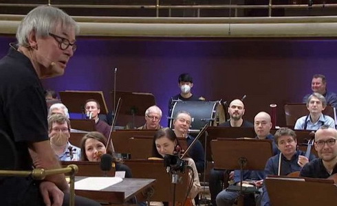 Zkouška orchestru: na VLAST