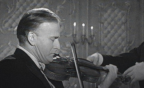 Menuhin a Karajan hraj� Mozarta