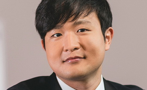 Yekwon Sunwoo na obálce HR11